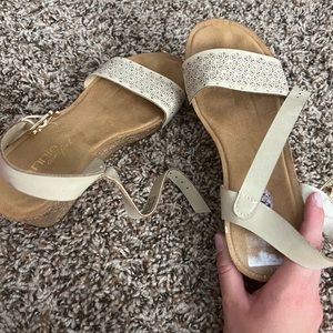 Heel shoes size 5 1/2 women’s. Good for outings or church